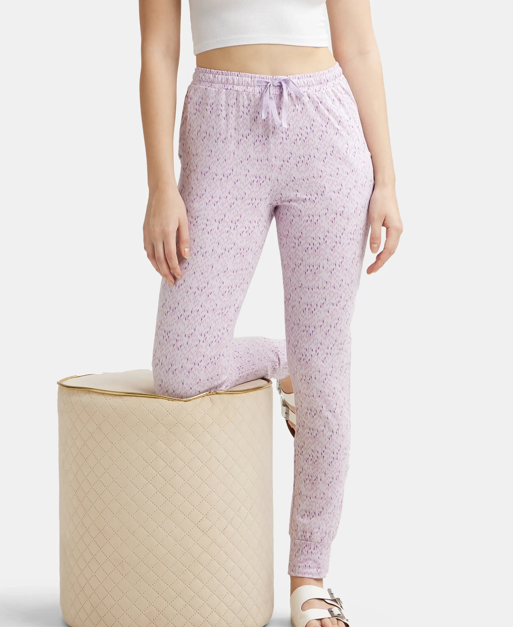 Super Combed Cotton Relaxed Fit Cuffed Hem Styled Printed Pyjama With Side Pockets - Pastel Lilac - Image 5