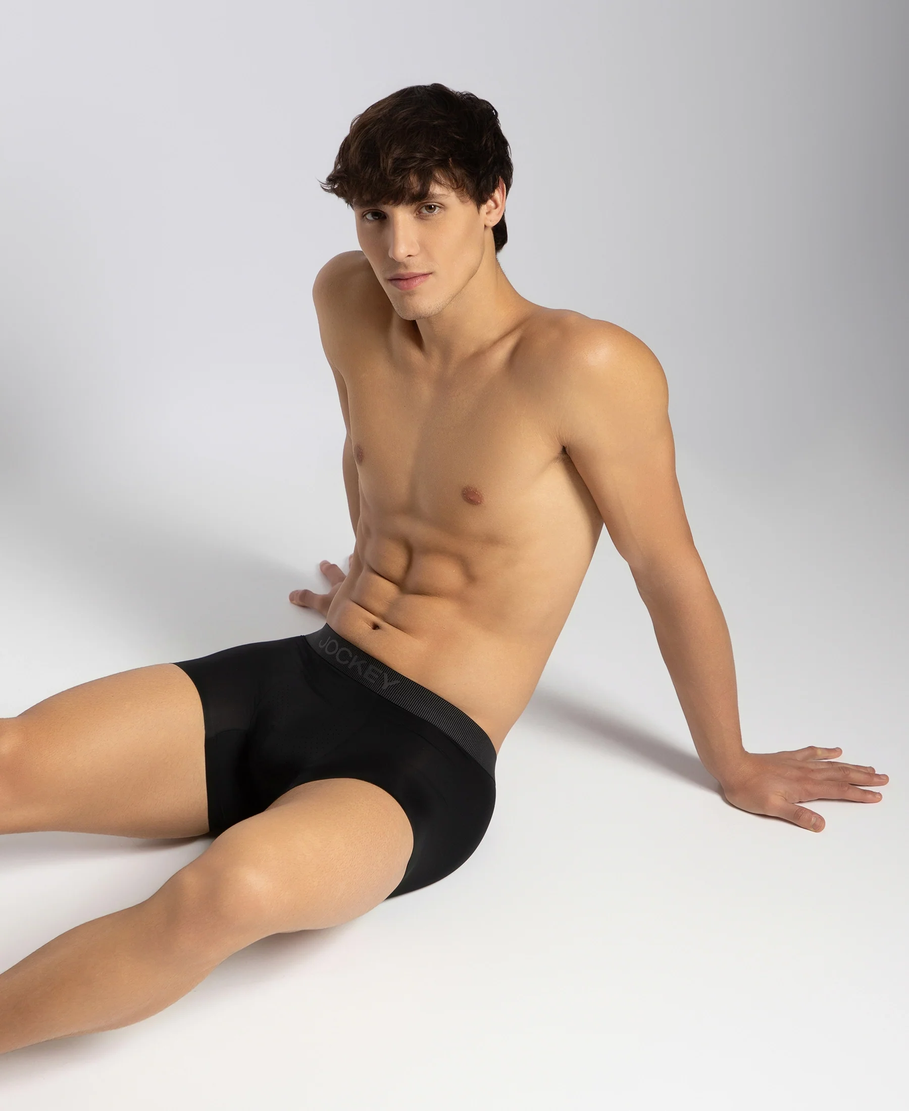 Tactouch Microfiber Elastane Stretch Seamfree Bonded Tech Solid Trunk with Internal Breathable Mesh - Black - Image 5